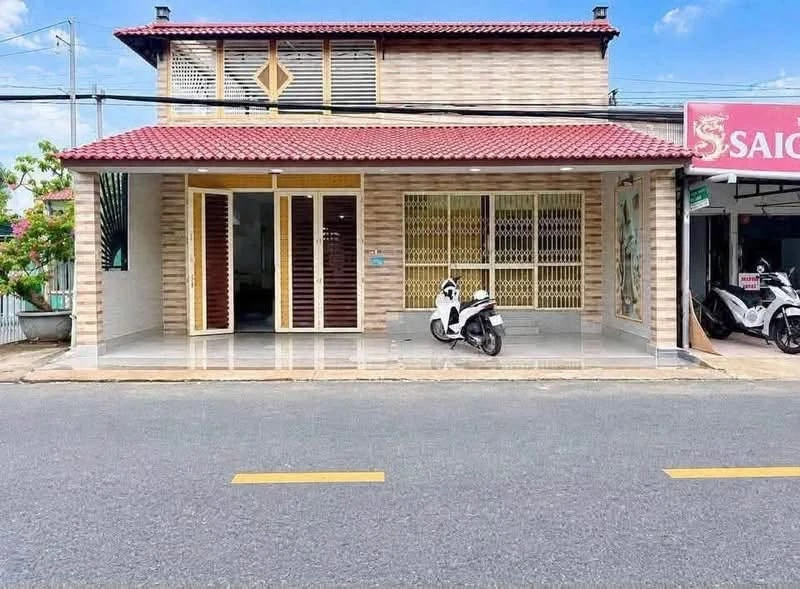 Cho thuê nhà mặt tiền đường 173, 600m2, 2 căn nhà, giá 8 triệu/tháng, Sơn Đông, Bến Tre