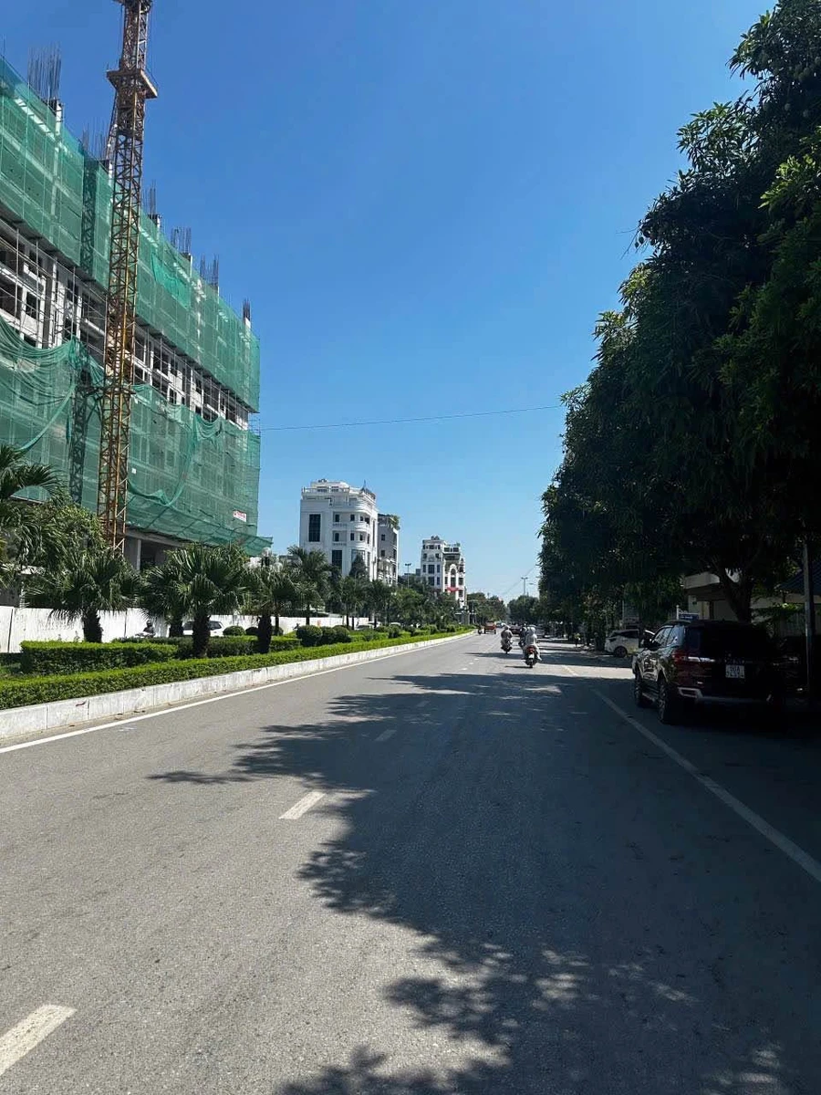 Bán đất mặt tiền 5m, 80m² Âu Cơ gần Chung cư Lạc Hồng - Ảnh 1