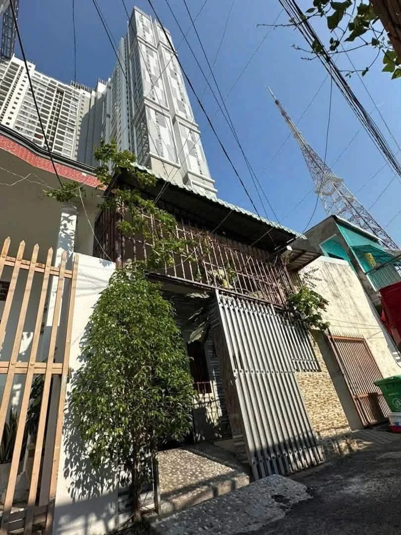 Bán nhà gác lửng 62m² 2PN, gần Happy One, giá 2 tỷ 150 - Ảnh 1