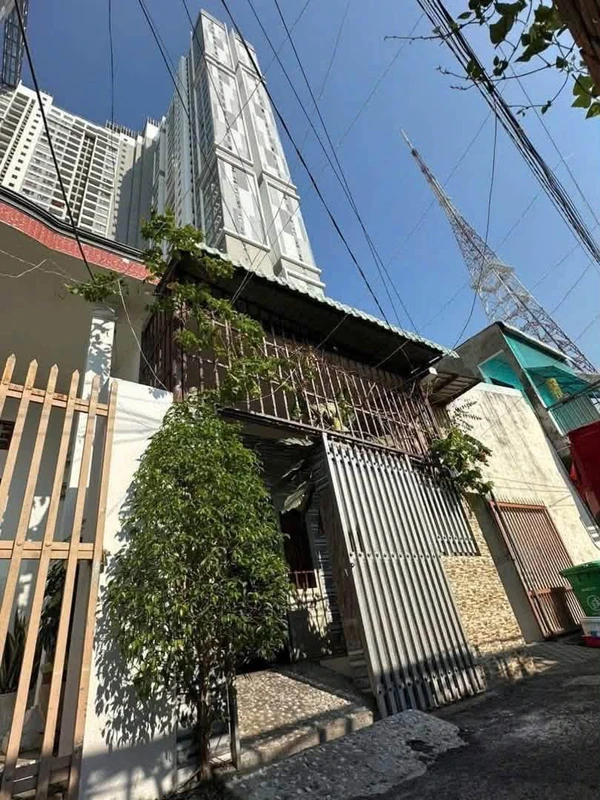 Bán nhà gác lửng 62m² 2PN, gần Happy One, giá 2 tỷ 150