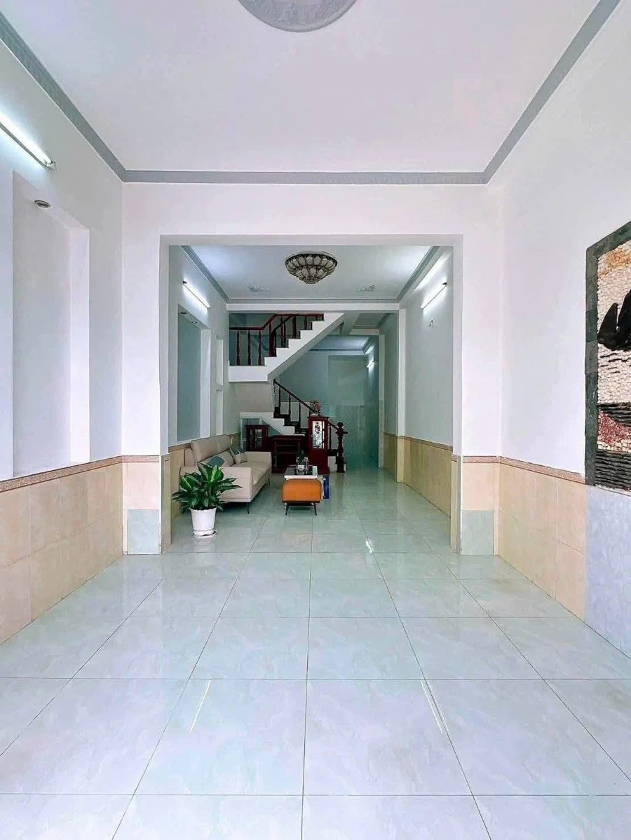 Bán nhà 1 trệt 1 lầu 60m2, 2PN, sân ô tô, gần ngã tư Vincom 550, Dĩ An, Bình Dương - Ảnh thu nhỏ 2