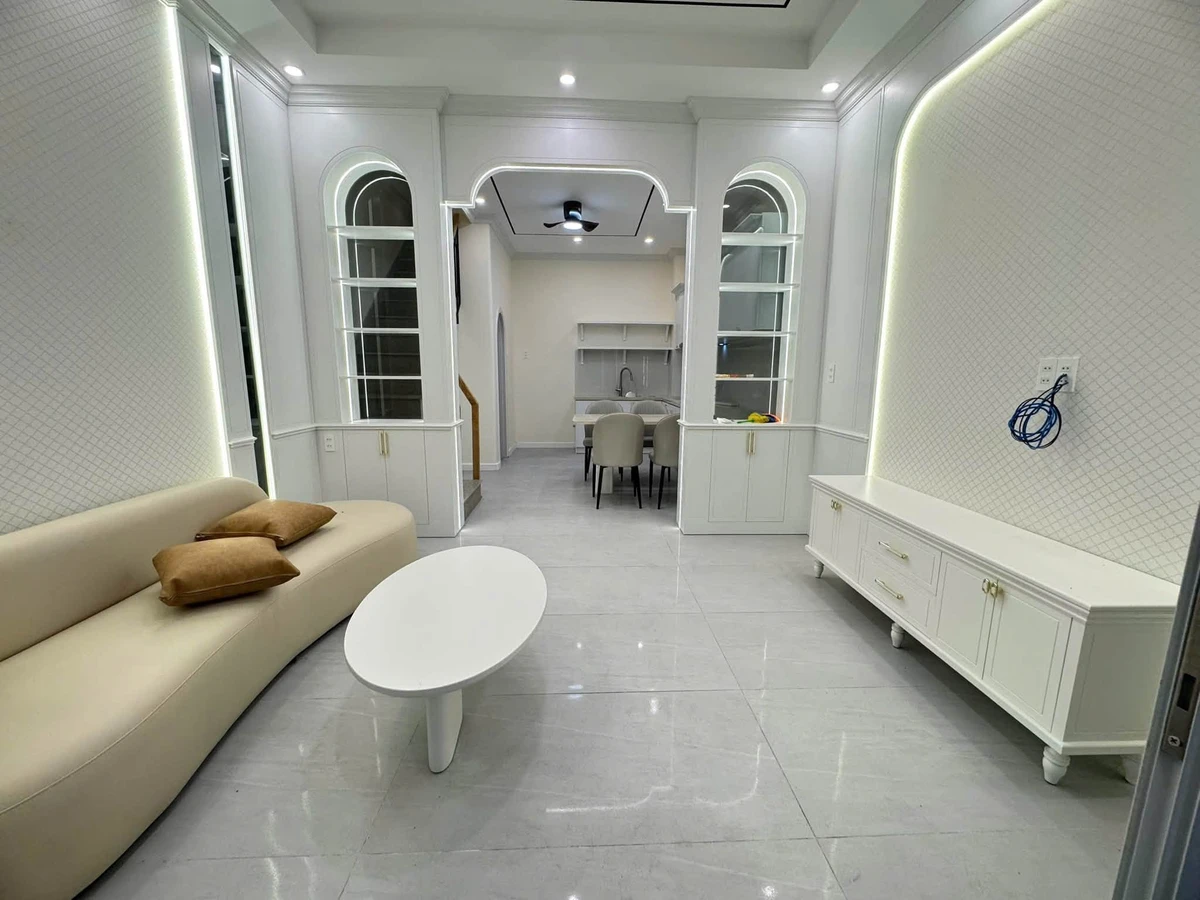 Nhà 3 tầng mới full nội thất gần biển Nha Trang, 35m², 4,8 tỷ - Ảnh 1