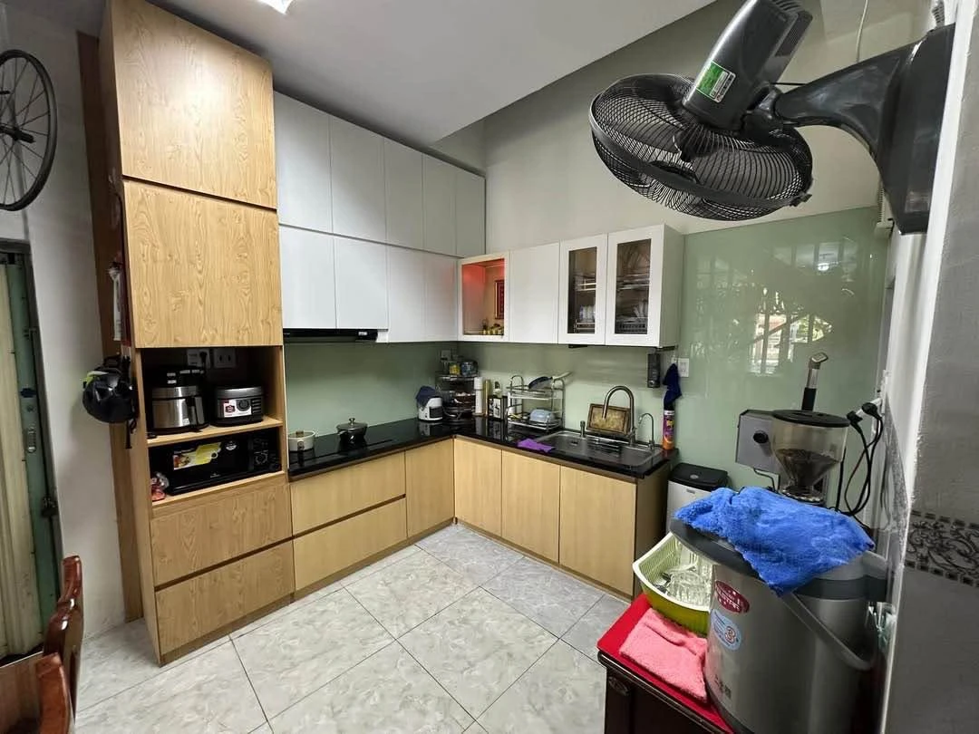 Bán nhà 2 tầng mặt tiền Nguyễn Huệ 49m2 gần biển Quy Nhơn - Ảnh 1