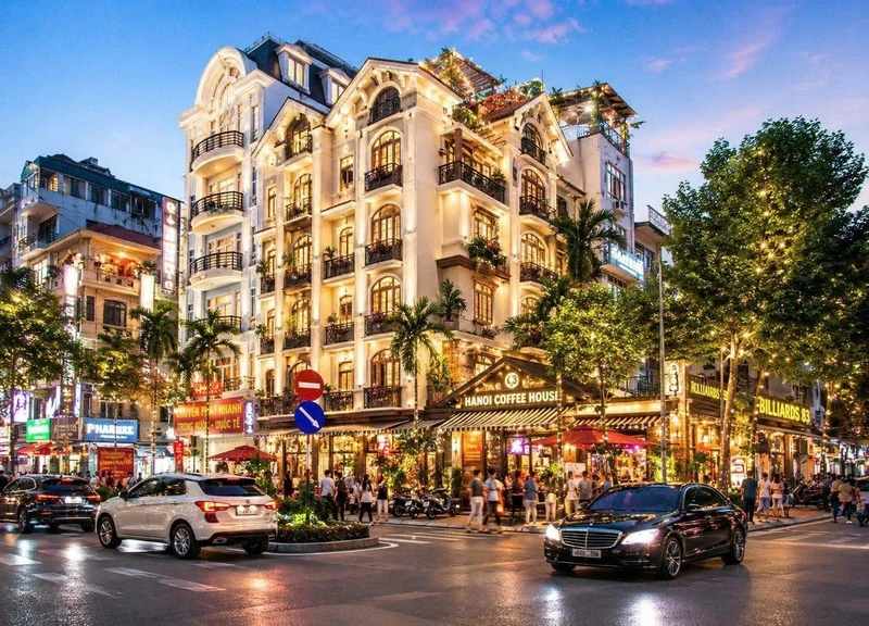 Bán nhà mặt phố Đặng Thùy Trâm, Cầu Giấy, 135m², 5 tầng, giá 65 tỷ