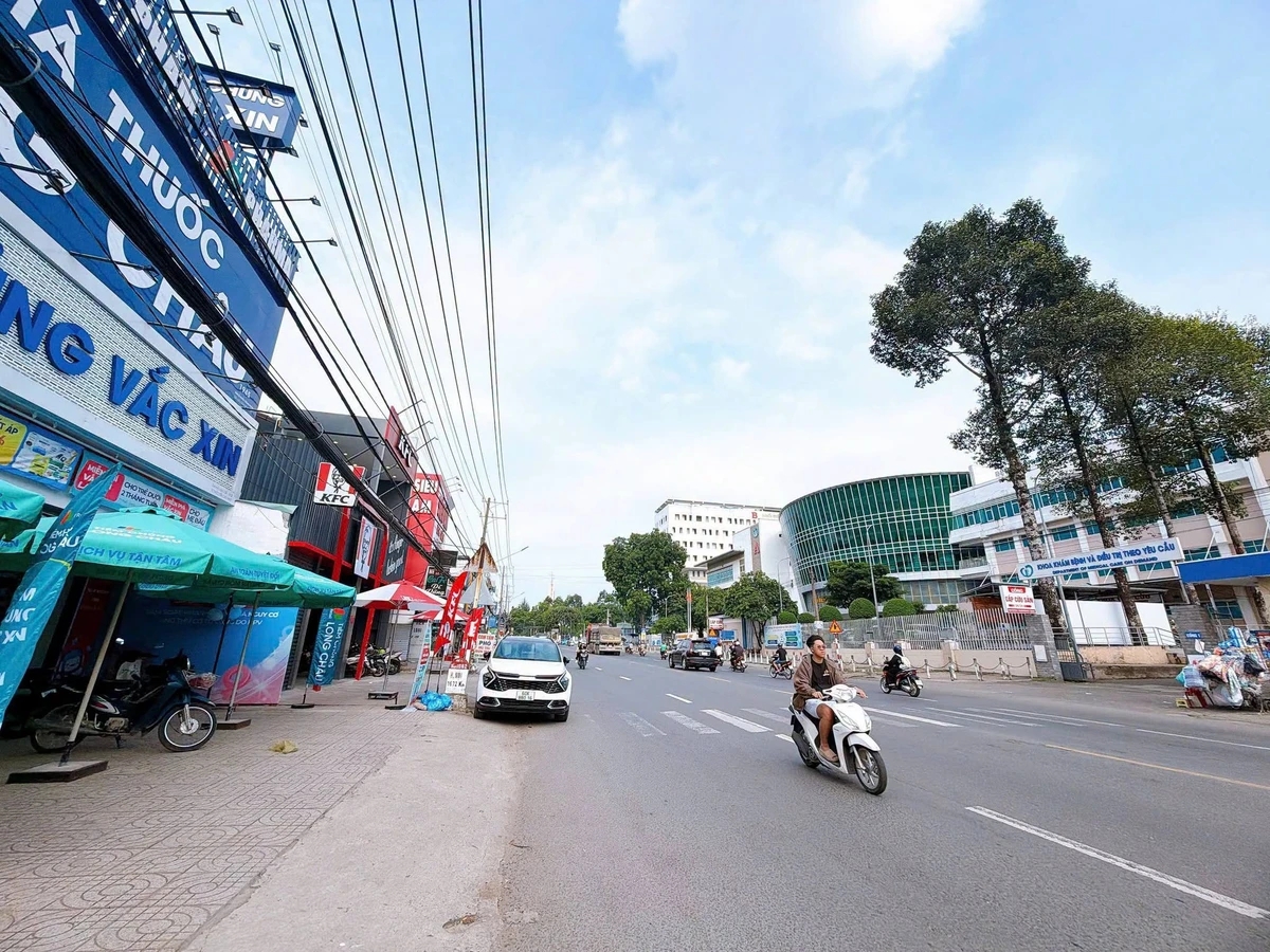 Bán shophouse 5 tầng mặt tiền Quốc Lộ 1A, 1000m² sàn sử dụng, 27 tỷ - Ảnh thu nhỏ 2
