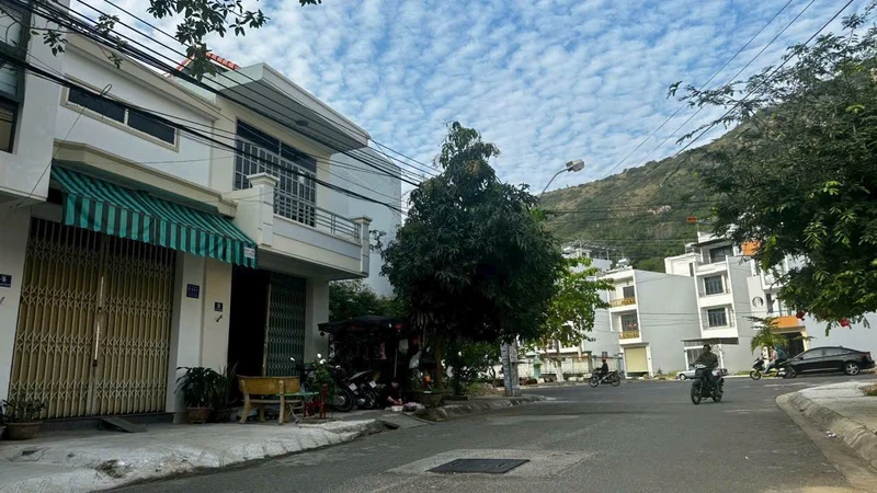 Bán nhà gác lửng 2 mặt tiền Bùi Huy Bích 60m2, Khánh Hòa