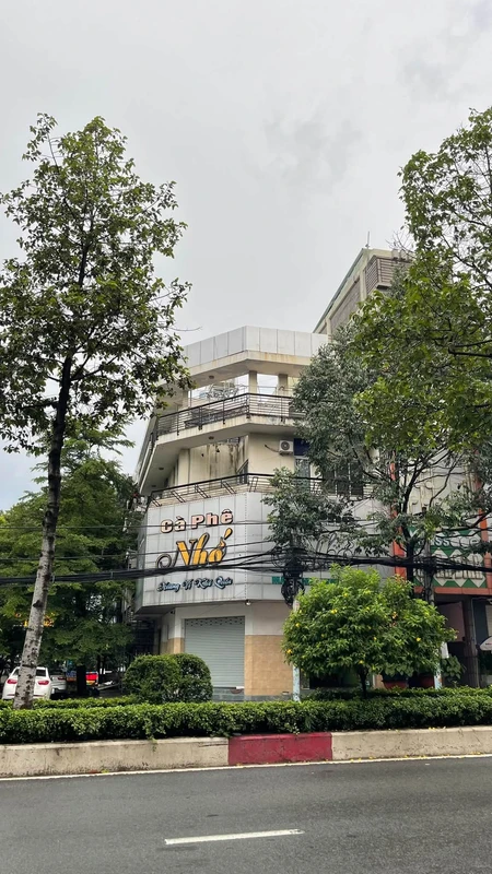Bán shophouse 2 mặt tiền Đồng Khởi, 800m² sàn, thu nhập 1 tỷ/năm