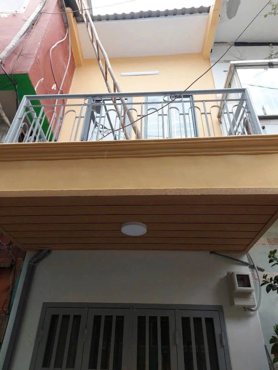 Bán nhà hẻm xe hơi Lạc Long Quân Quận 11, 2 tầng 2PN, 35m2, giá 2,6 tỷ - Ảnh 1