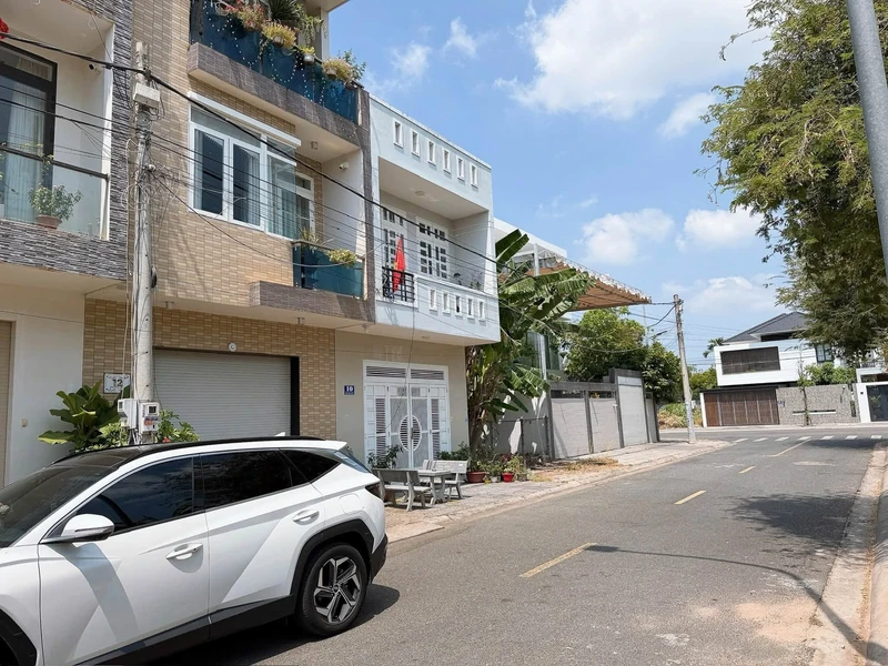 Bán lô đất mặt tiền Nguyễn Siêu Bà Rịa 95m2, giá 2 tỷ 890