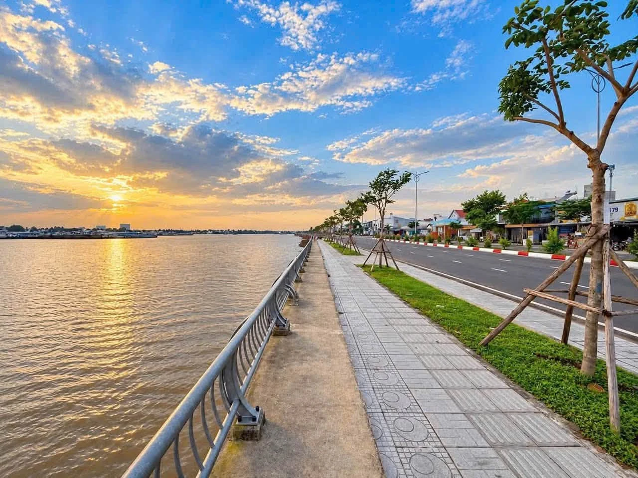 Bán đất mặt tiền 120m2 gần Cầu Mới, Đồng Nai 9 tỷ 9 - Ảnh 1