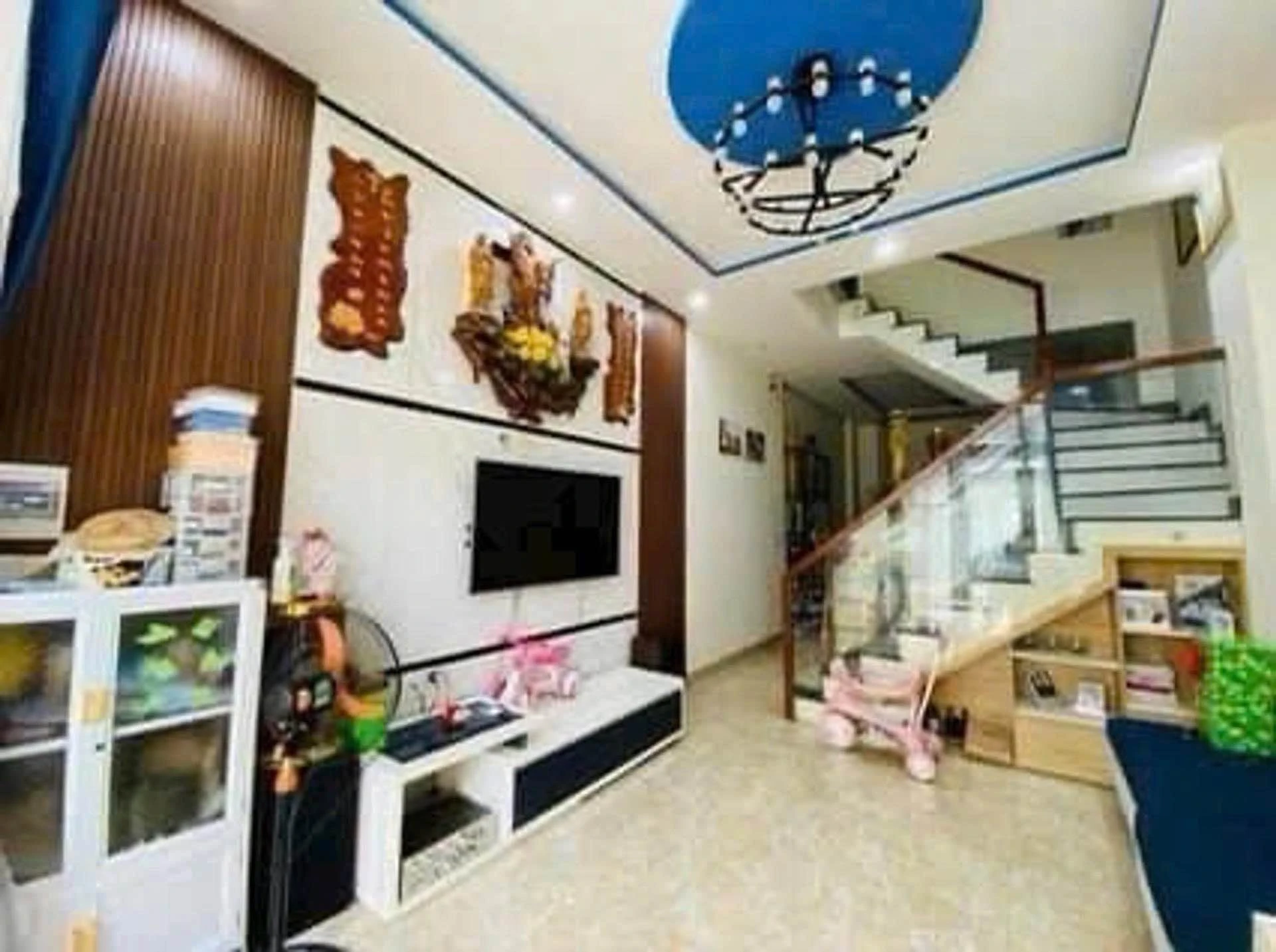 Bán nhà mặt tiền 3 tầng gần 60m² nhỉnh 6 tỷ Hải Châu - Ảnh 1