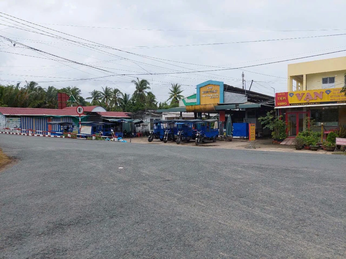 Bán đất mặt tiền đường 19/5, 430m² gần chợ Nhơn Thạnh - Ảnh 1