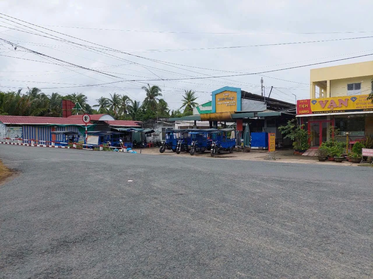 Bán đất mặt tiền đường 19/5, 430m² gần chợ Nhơn Thạnh - Ảnh 1