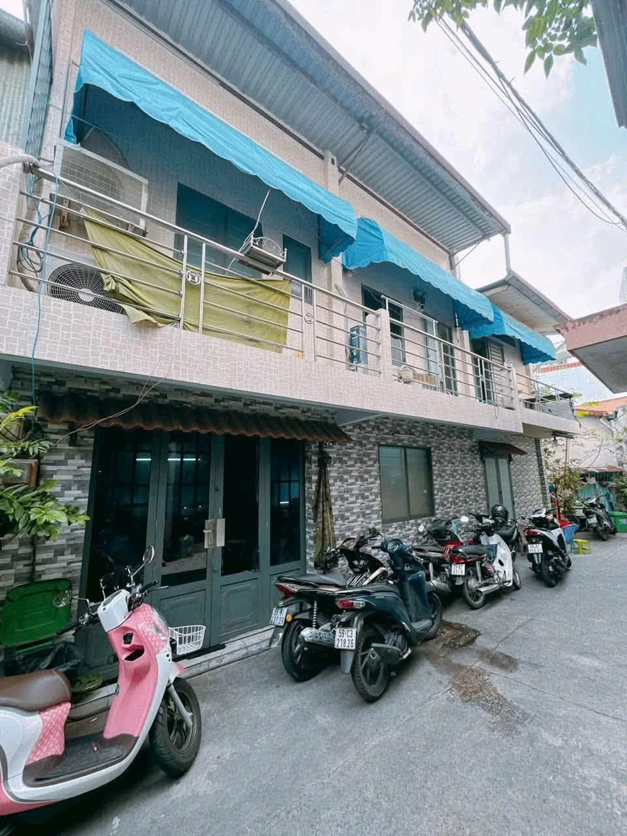 Bán nhà đường Nguyễn Khoái Quận 4, 55.7m2, 3 căn riêng, dòng tiền 15tr/tháng, giá hơn 4 tỷ - Ảnh 1