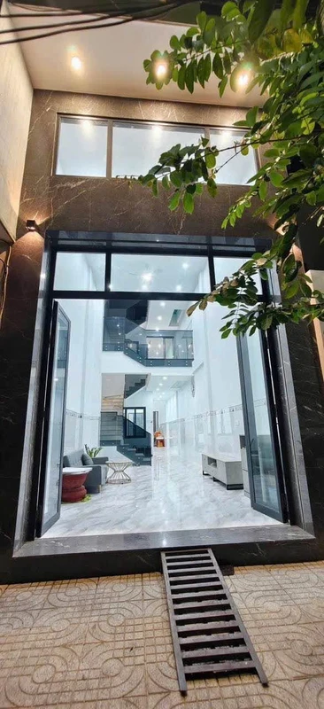 Bán nhà mặt tiền Huỳnh Thúc Kháng, 95m², 3PN, 5WC, Quy Nhơn 8 tỷ