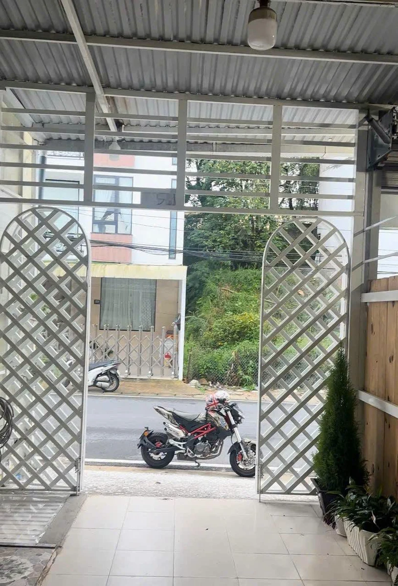 Bán nhà mặt tiền kinh doanh 250m² Tô Hiến Thành Đà Lạt 5,5 tỷ - Ảnh thu nhỏ 3