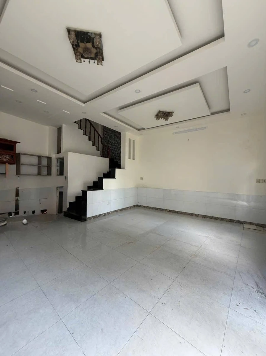 Bán nhà phố 4PN, 42m2 gần chợ Bùi Văn Ngữ, Quận 12 - Ảnh thu nhỏ 2