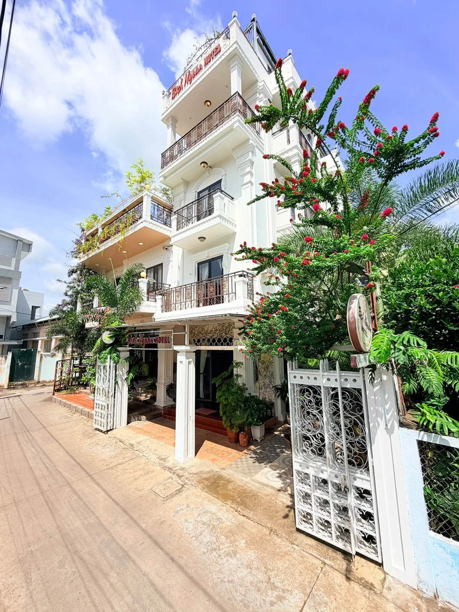 Bán khách sạn 4 tầng + quán cà phê 3 tầng 910m² Trà Vinh 13 tỷ - Ảnh 1