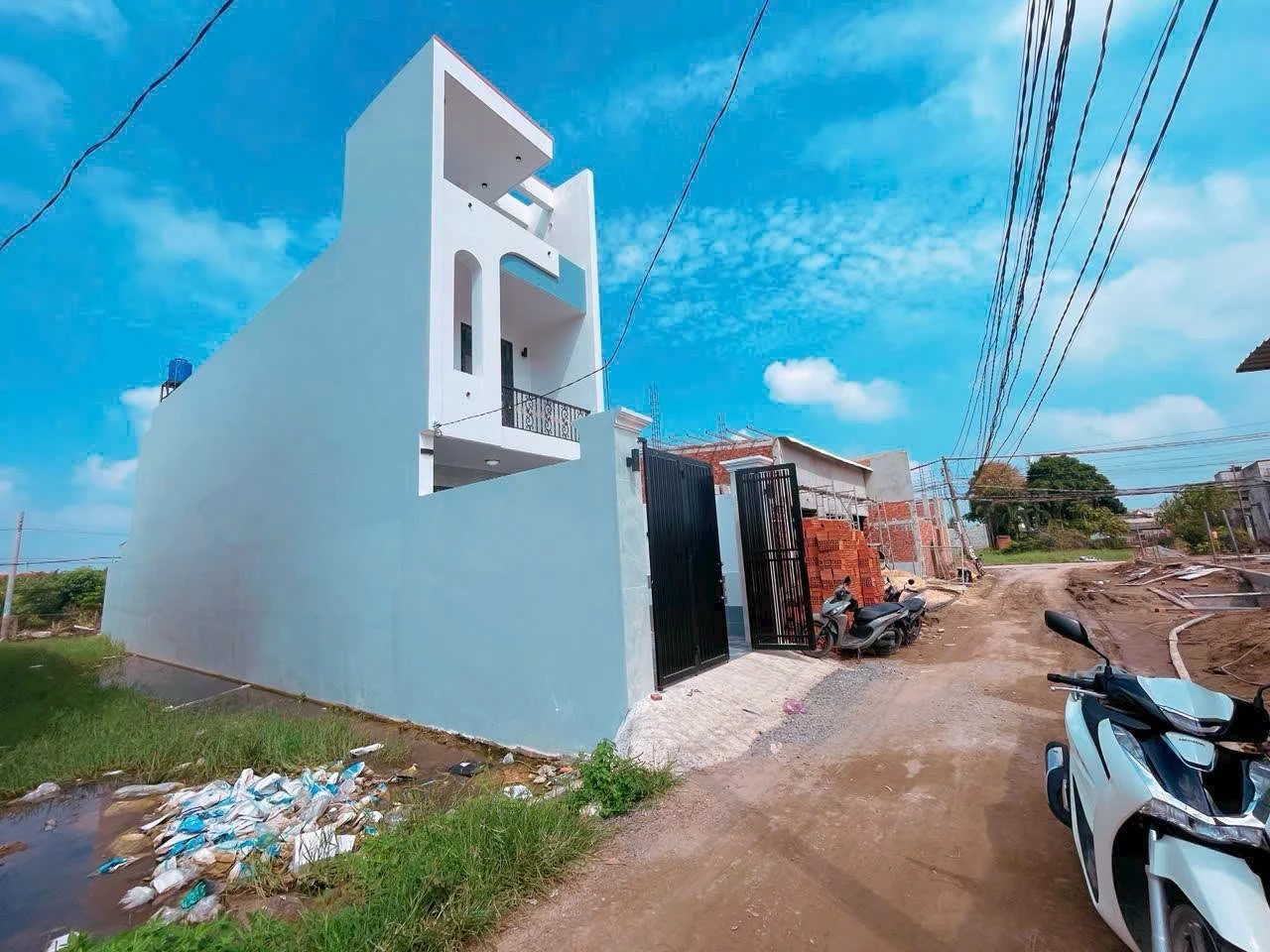 Bán nhà xây mới 3 phòng ngủ, 141.75 m² Đức Hòa, Long An - Ảnh 1