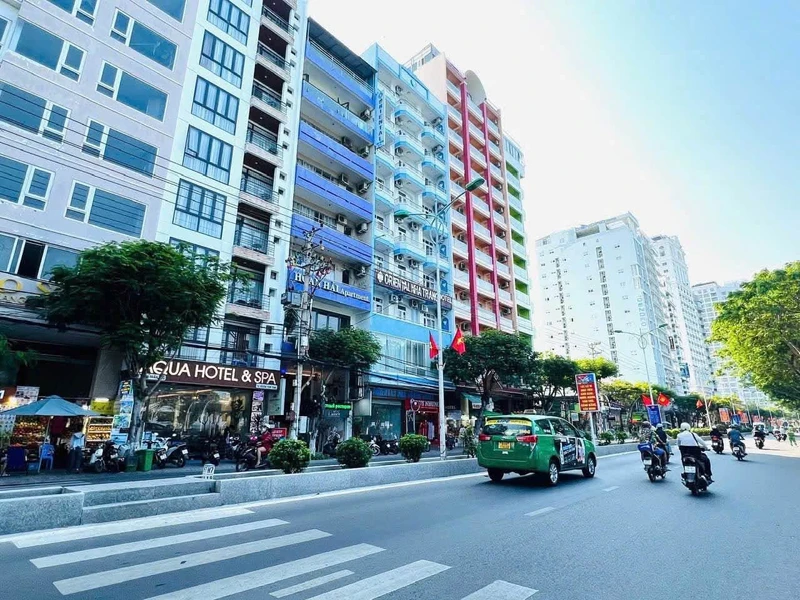 Bán khách sạn mặt tiền Trần Phú Nha Trang 206m² 235 tỷ