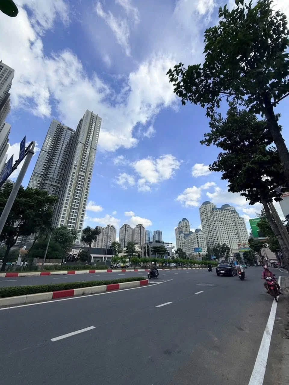 Bán nhà 3 tầng 25m2 gần Landmark 81, Quận 1 - Ảnh 1