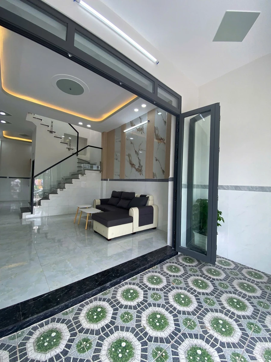 Bán nhà trệt lầu 3PN 4,5x15m mặt tiền khu dân cư xã Mỹ Hạnh Nam, giá 970 triệu - Ảnh thu nhỏ 4