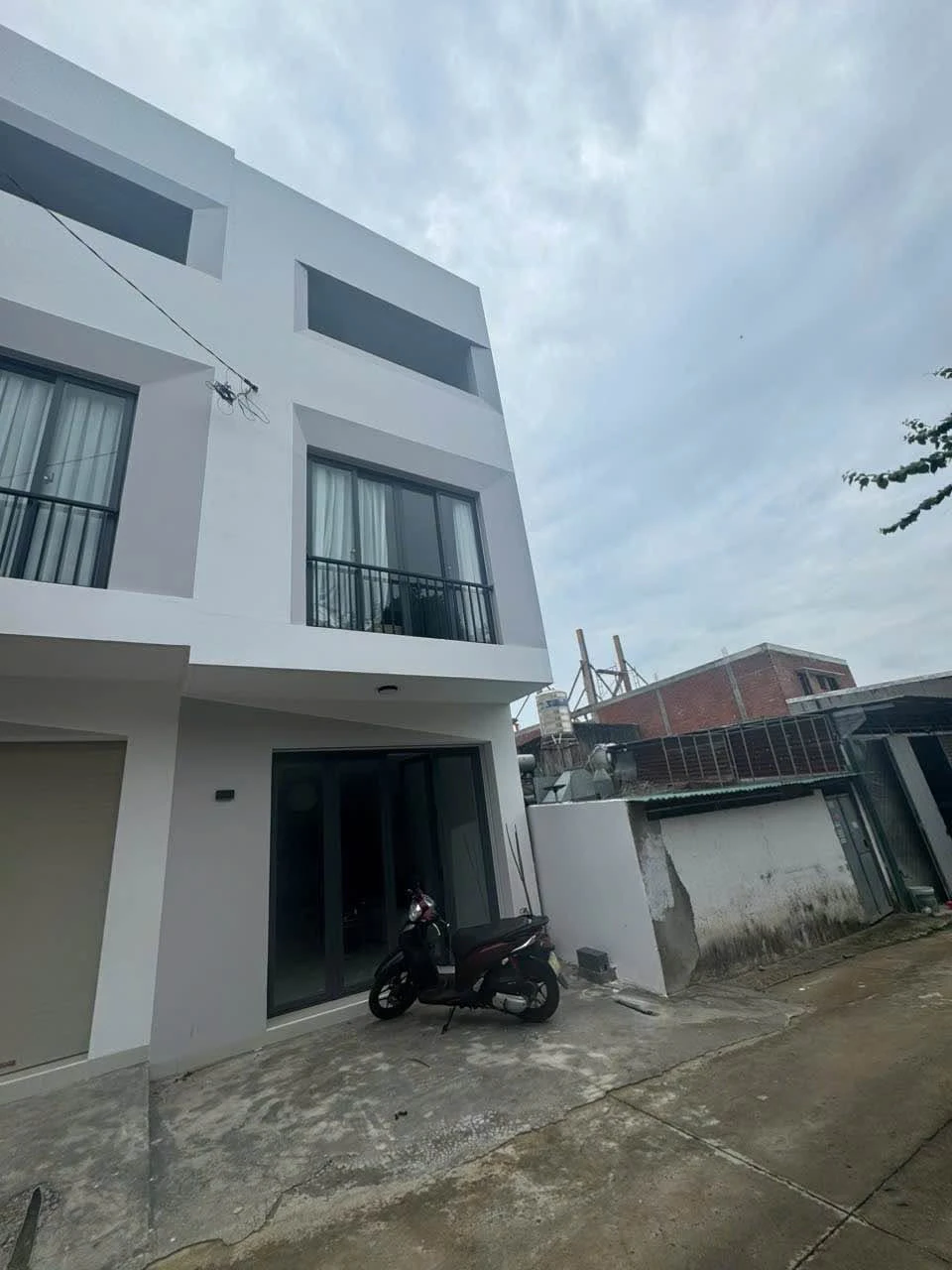 Cho thuê nhà 3 phòng ngủ 130m2 10 triệu/tháng Quận 1 - Ảnh 1