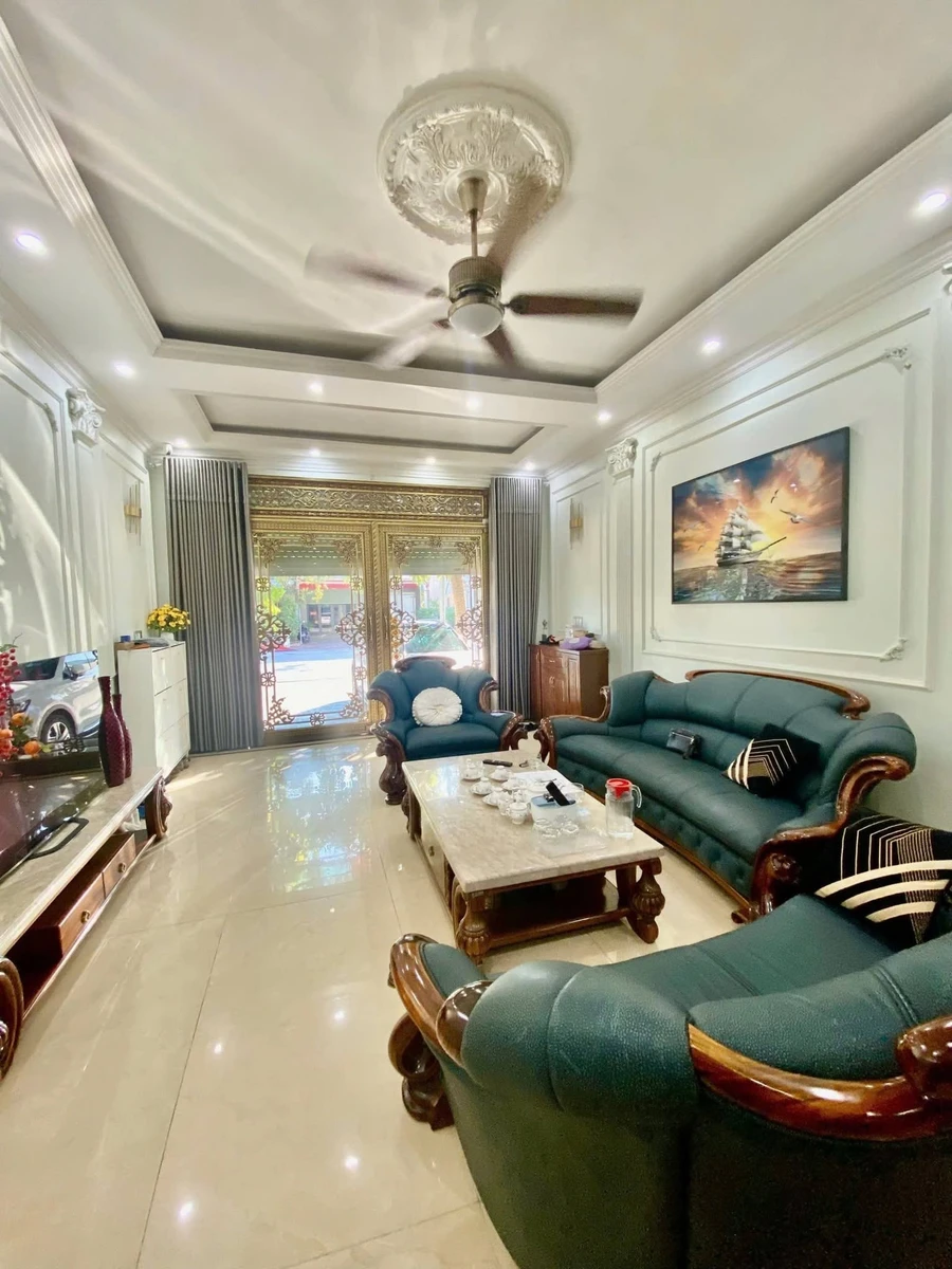 Bán nhà 4 tầng tân cổ điển 90m² đường Lý Nam Đế, Bình Chánh, giá 8,8 tỷ - Ảnh 1