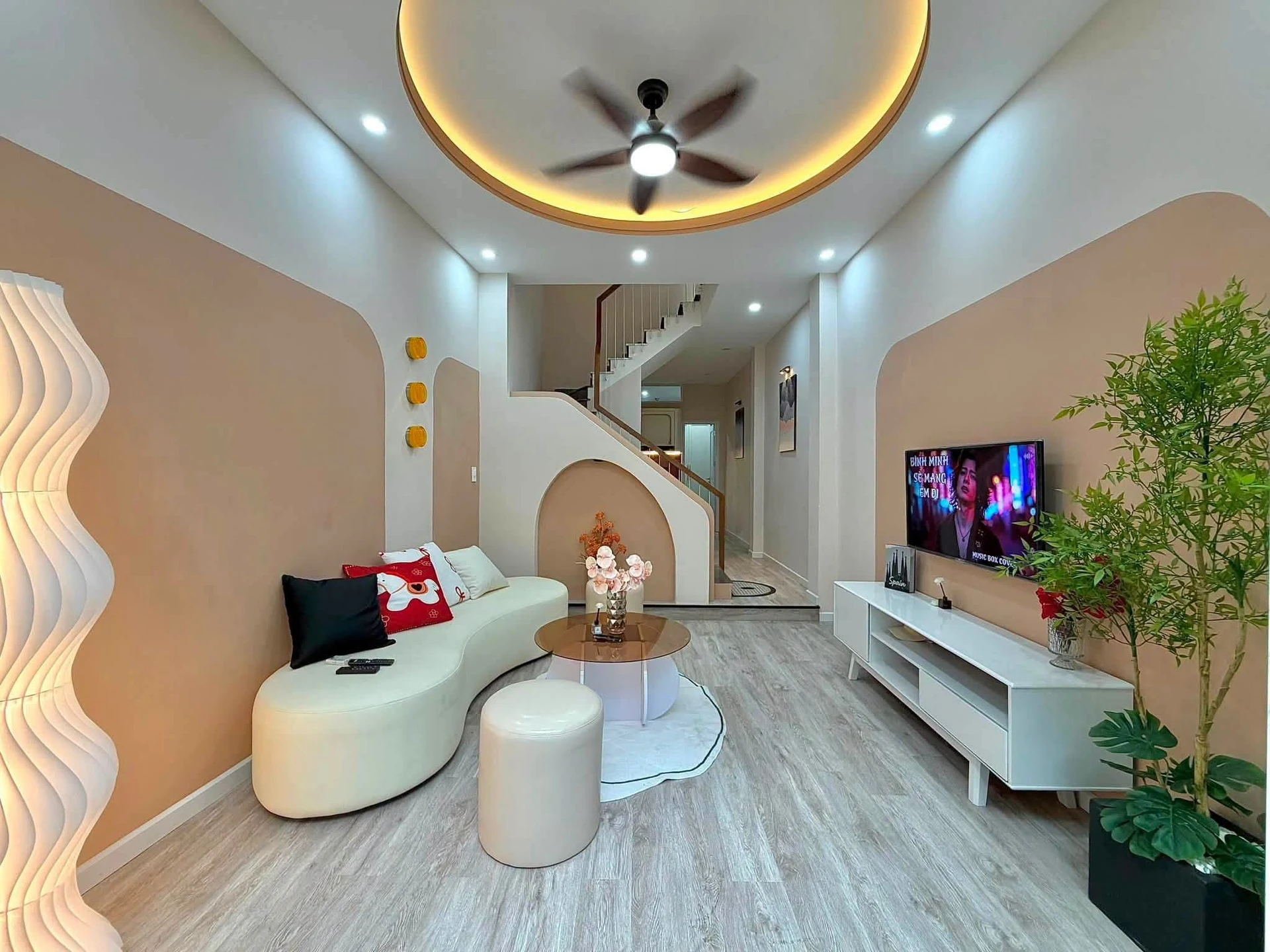Bán nhà 2 tầng nội thất đầy đủ 44m² Quận 1 giá 3.58 tỷ - Ảnh 1