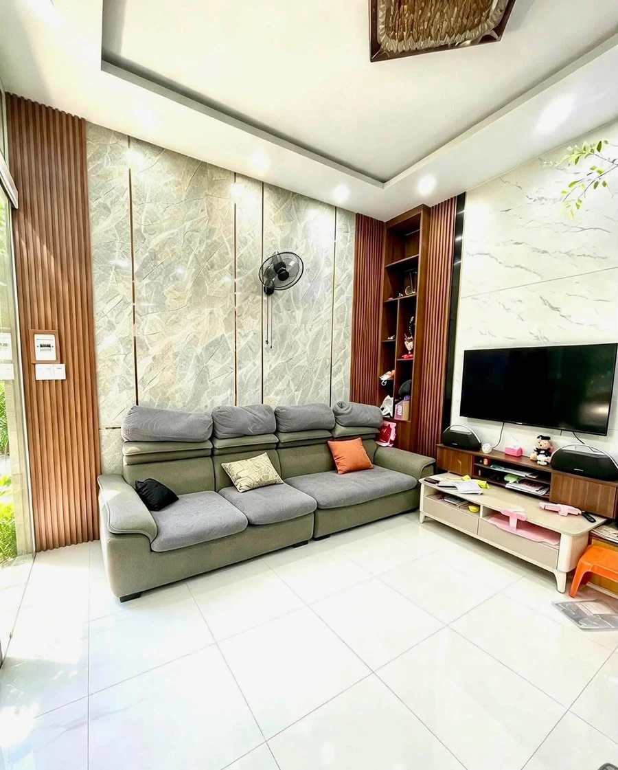 Bán nhà 3 tầng 105.5m² Trần Hưng Đạo Quy Nhơn 2.45 tỷ - Ảnh 1