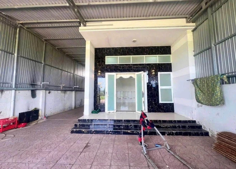Bán nhà riêng 192m² mặt tiền view kênh 800 triệu Tây Ninh