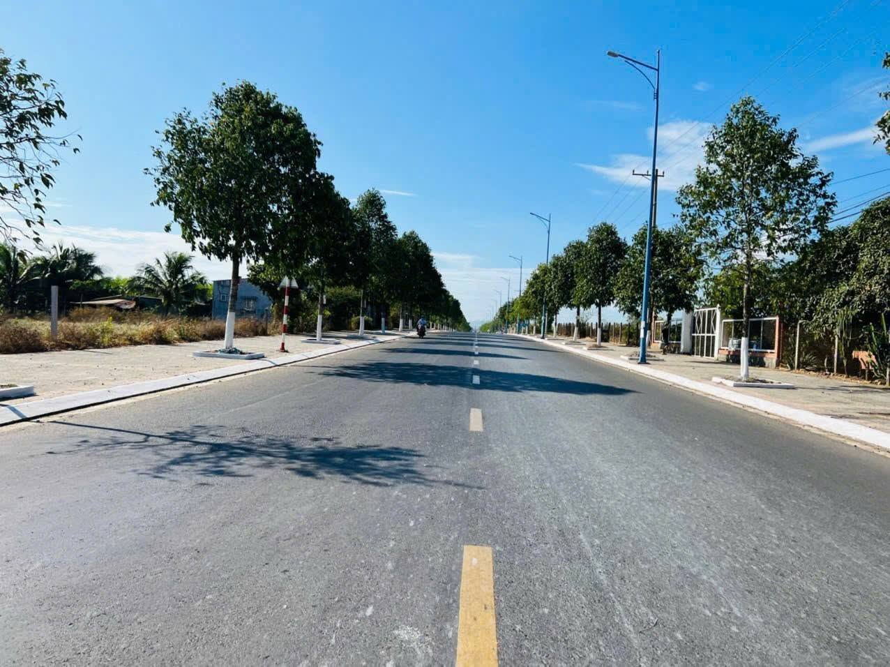 Bán đất mặt tiền Nguyễn Văn Hưng 500m2 gần biển