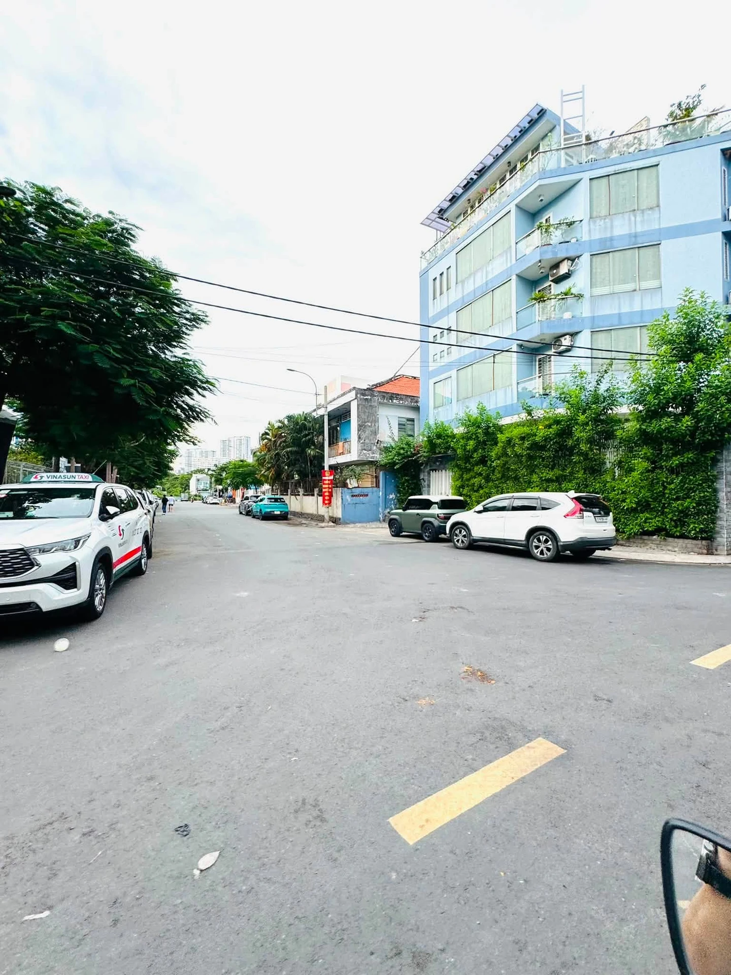 Bán nhà phố mặt tiền hẽm xe hơi 114m2 Quận 4 - Ảnh 1