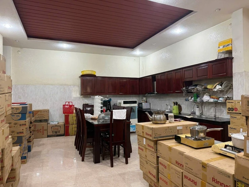 Bán nhà 4 tầng mặt tiền đường 2/4, 147m2, 27 tỷ, Nha Trang
