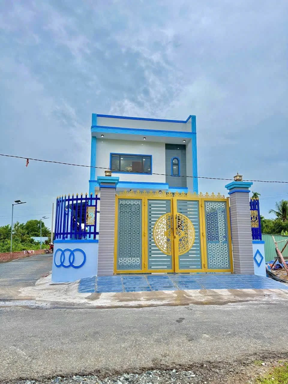 Bán nhà phố 138m2 sân vườn 3 PN Thủ Thừa - Ảnh 1