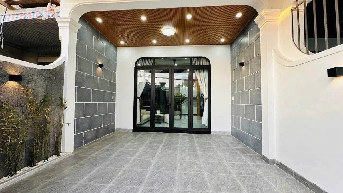Bán nhà mê tân cổ điển 90m² 3 phòng ngủ Bình Tân - Ảnh thu nhỏ 2