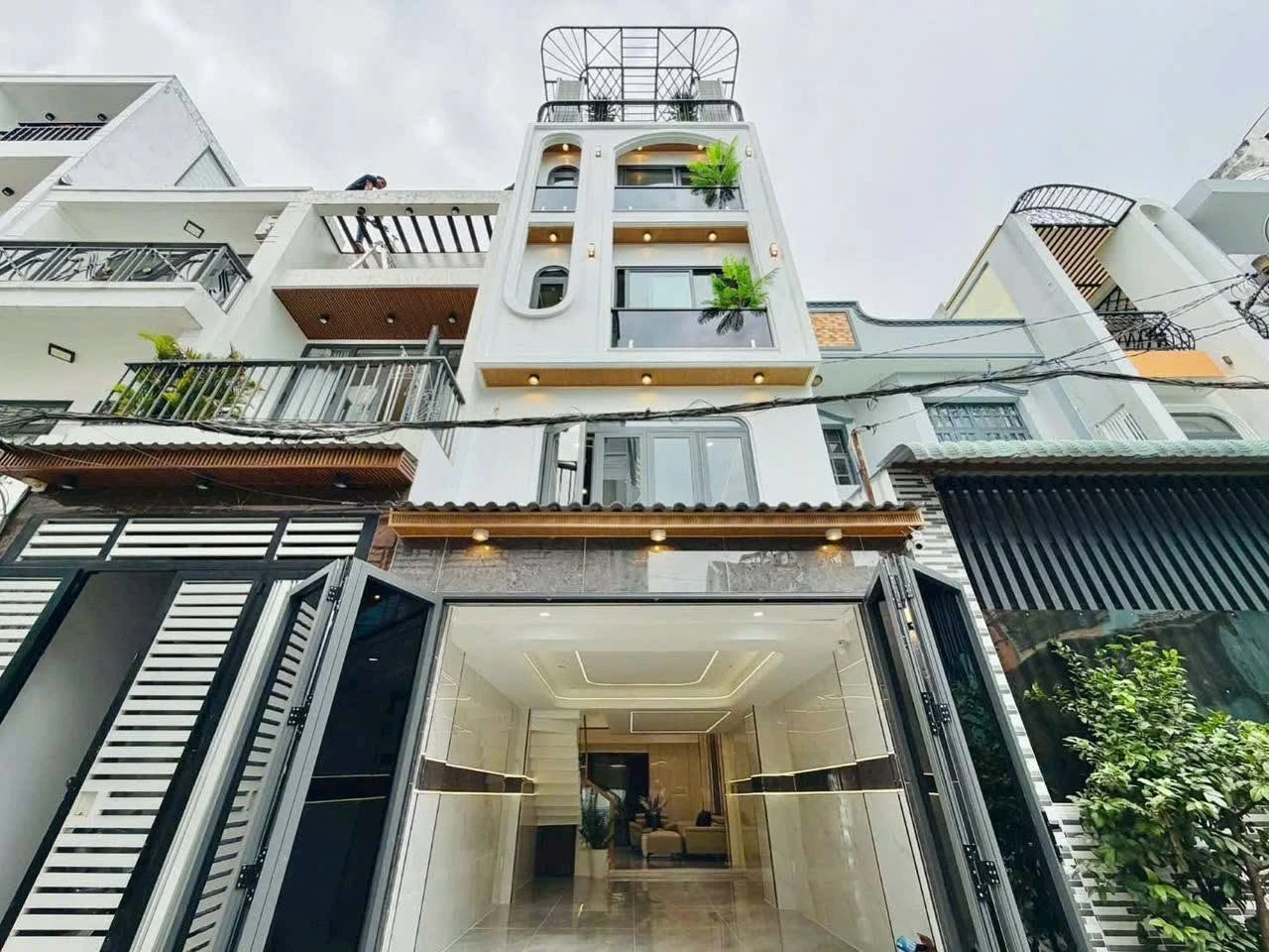 Bán nhà phố 4x13,52m có gara xe hơi, 4PN 6WC đường Nguyễn Văn Khối, Gò Vấp - Ảnh 1