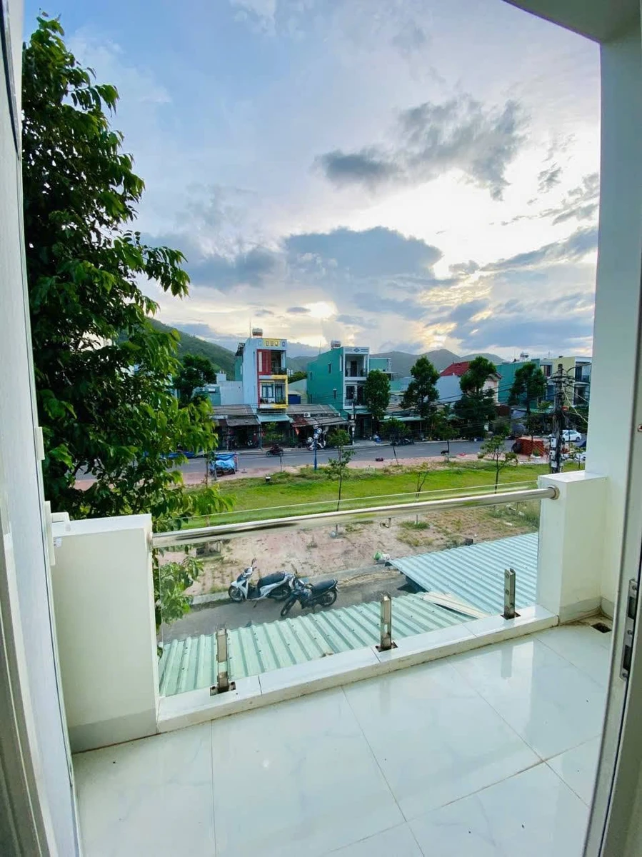 Bán nhà mặt tiền Thành Thái Quy Nhơn 50m2 2 tầng 3 tỷ - Ảnh thu nhỏ 2