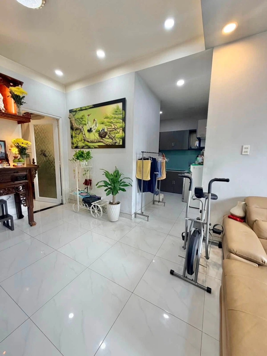 Bán căn hộ chung cư Hùng Vương tầng 2, 60m2, 2PN, ban công, giá 3,2 tỷ, Quận 5 - Ảnh thu nhỏ 3
