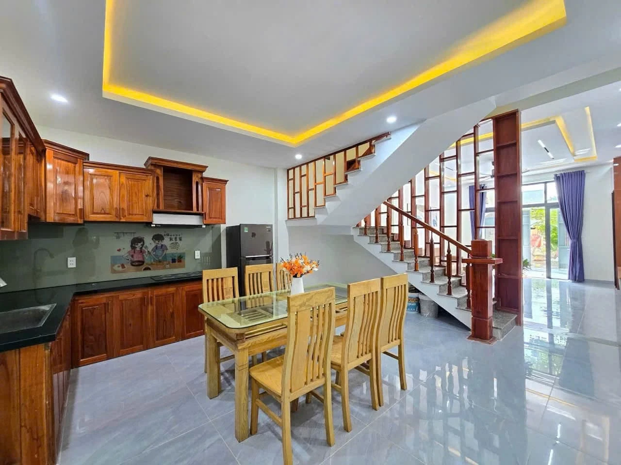 Bán nhà 2 tầng 98,5m² 4PN 2WC Tôn Đản 5 tỷ 050 - Ảnh 1