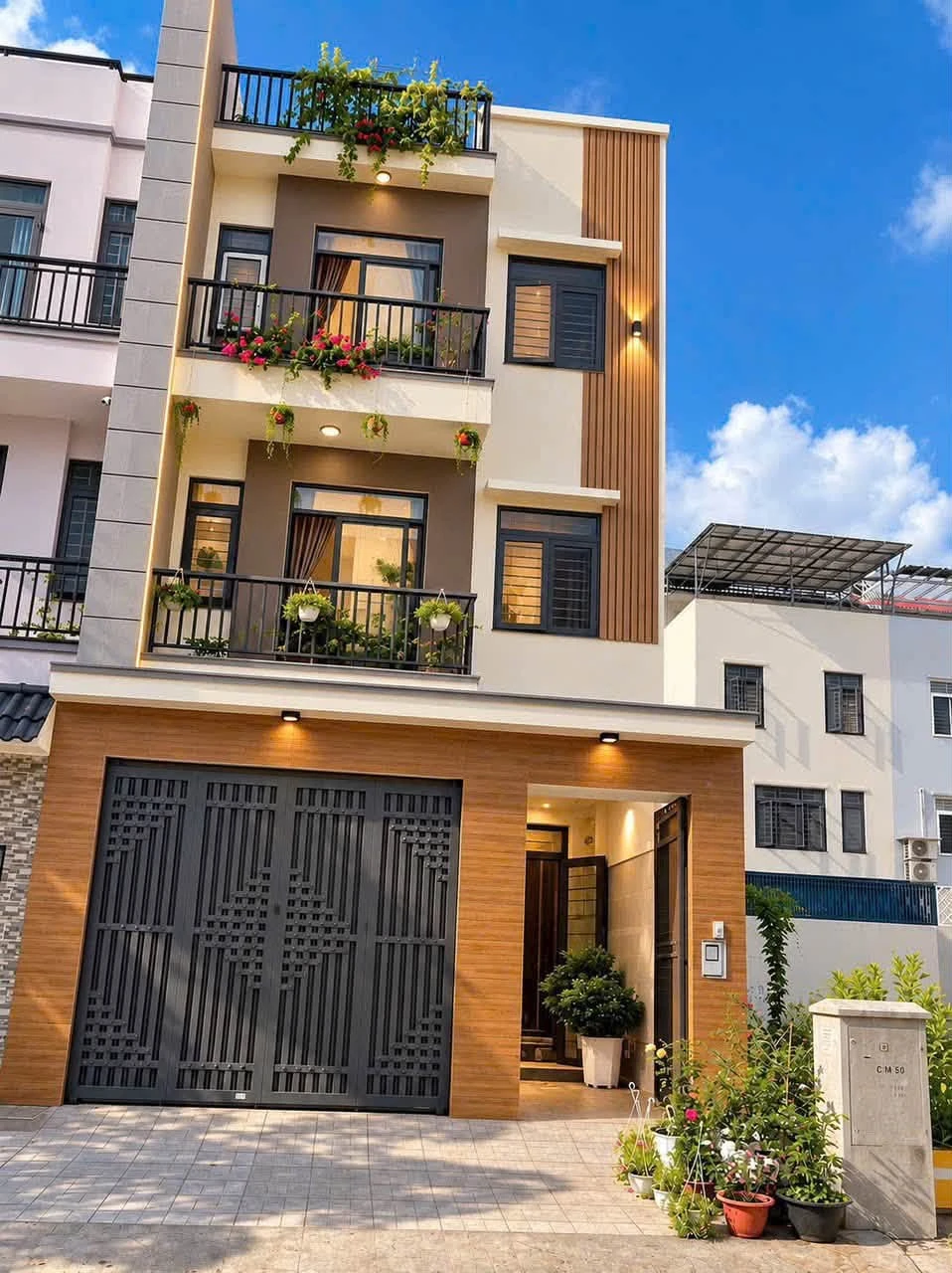 Bán nhà liền kề full nội thất 4PN 313m² Thủ Đức 15,5 tỷ - Ảnh 1
