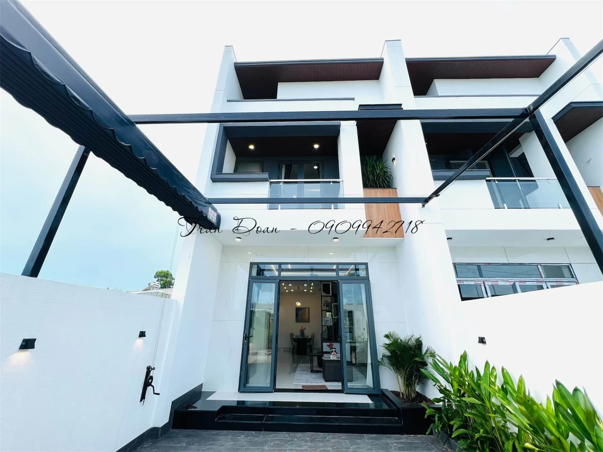Nhà bán 110m2, 3PN, 3WC, nội thất, 2 tỷ 300 tại Long Khánh - Ảnh 1