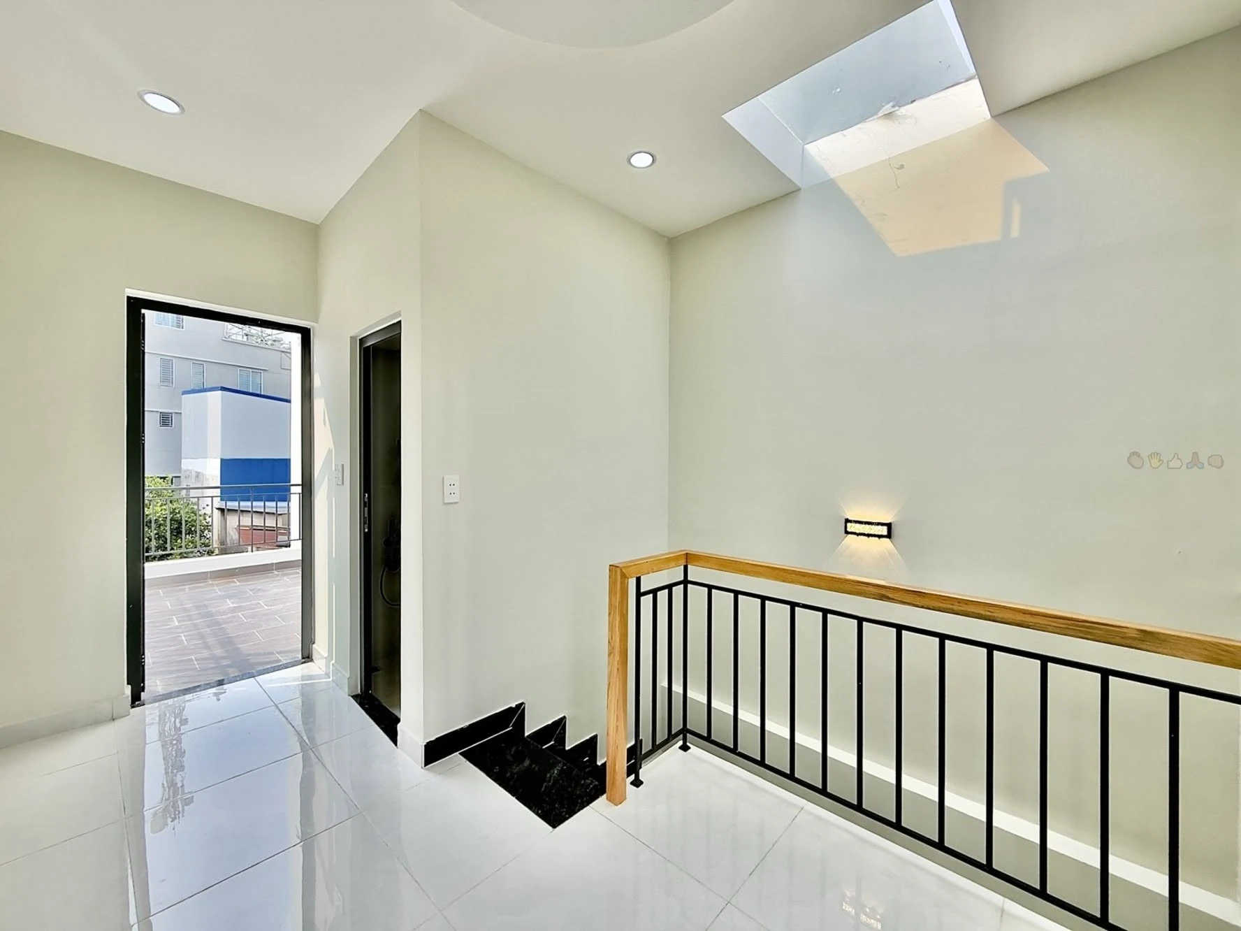 Bán nhà hẻm xe tải Lạc Long Quân, Tân Bình, 40m2, 3 tầng, 5 tỷ - Ảnh 1