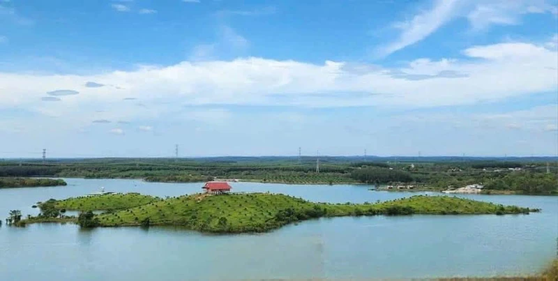 Bán đảo đất vườn 3,5ha giữa lòng hồ Thác Mơ, Nghĩa Trung, Bình Phước, giá 14 tỷ