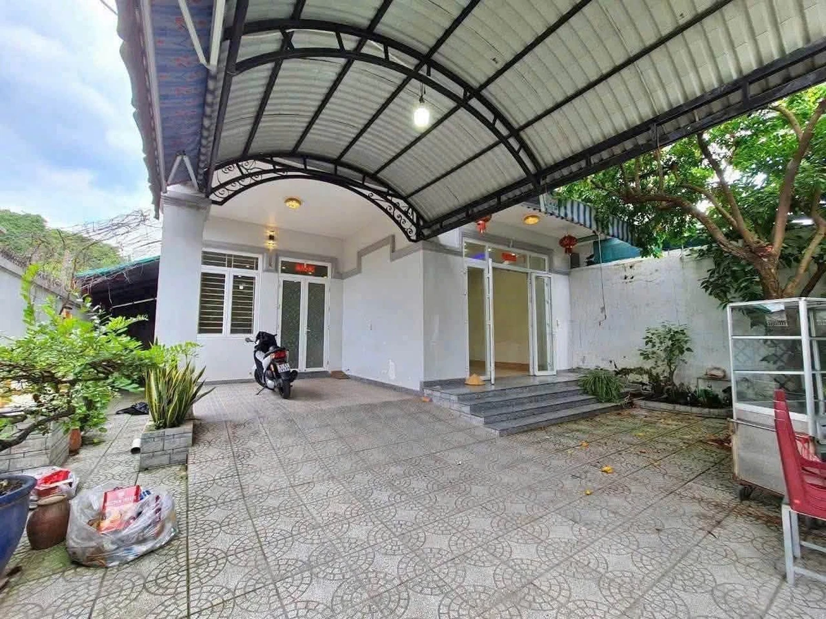 Bán biệt thự Lái Thiêu 186m2, sân rộng, đậu xe - Ảnh thu nhỏ 2