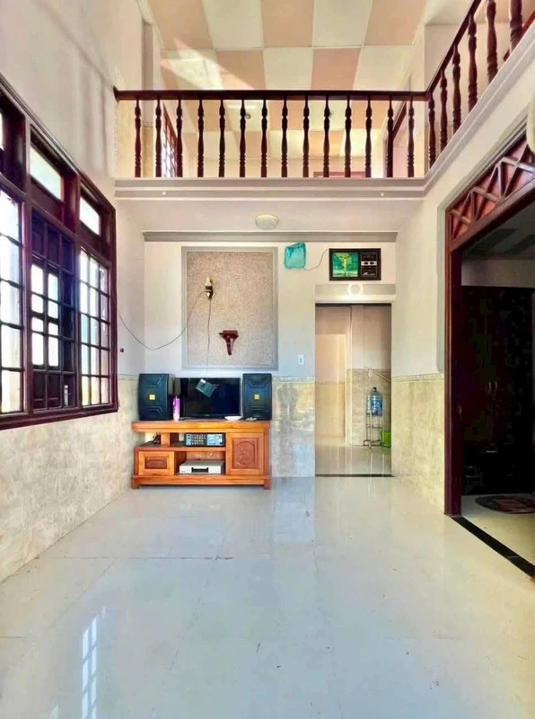 Bán nhà lầu 60m2 sổ hồng, 2 phòng ngủ, góc 2 mặt tiền tại Thanh Hải, Phan Thiết