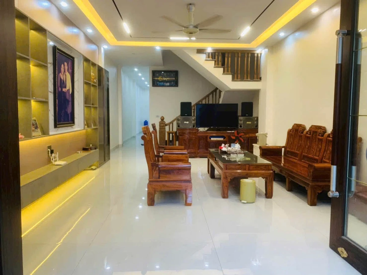 Bán nhà 3 tầng 4 PN 120m² phố Hạc Thành Quận 12 - Ảnh 1