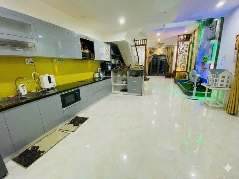 Cho thuê nhà 3 tầng mặt tiền 110m² Huế