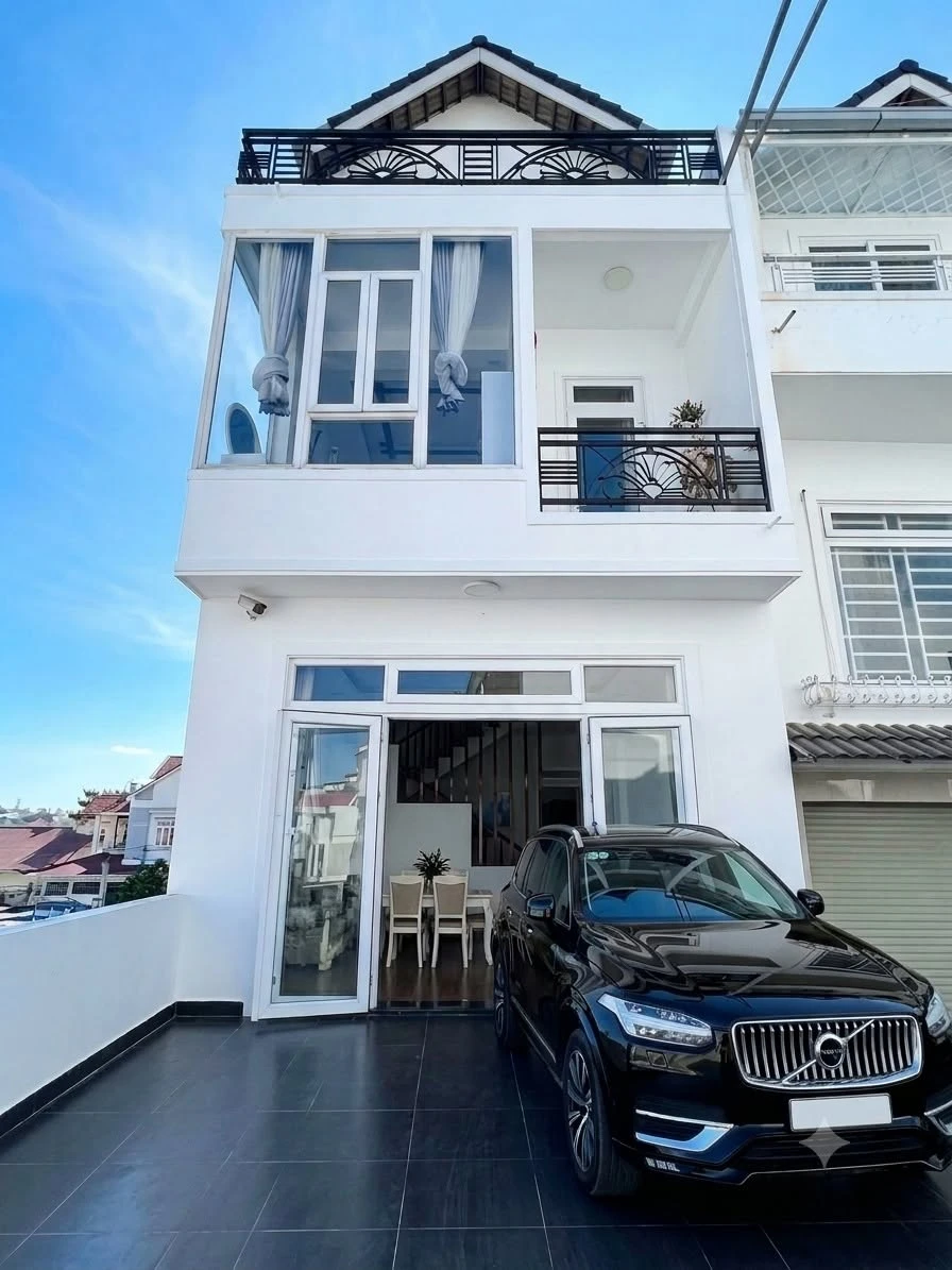 Bán nhà phố mặt tiền Nguyễn Trung Trực, Đà Lạt 65m² 4PN 6,3 tỷ - Ảnh 1