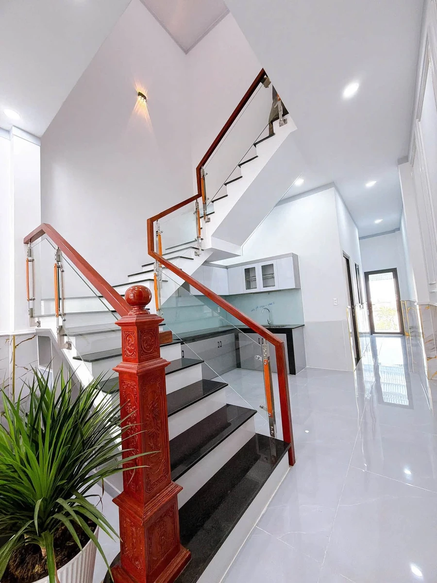Bán nhà hiện đại mặt tiền buôn bán 160m2 gần ĐH Nguyễn Khuyễn 4 tỷ - Ảnh thu nhỏ 5